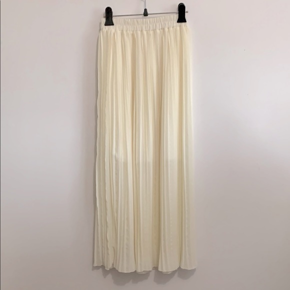 Dresses & Skirts - Korean style Women’s Cream pleated Maxi Skirt size Xs-M